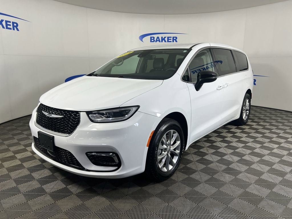 2024 Chrysler Pacifica Touring L AWD's photo