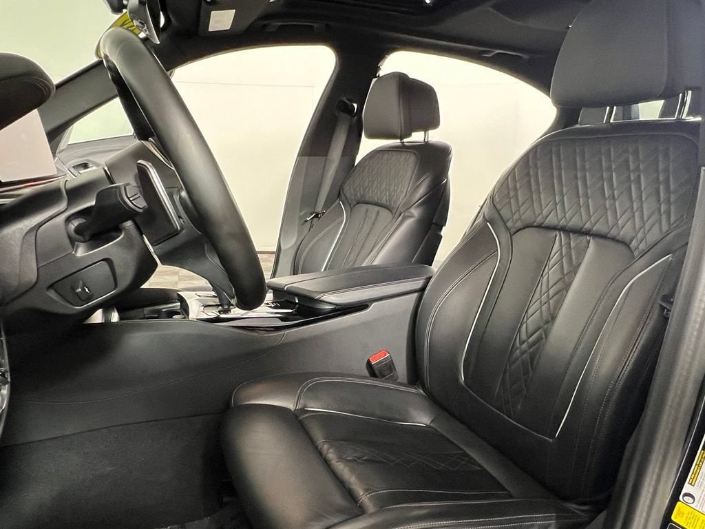 2023 BMW 5 Series M550i - Photo 20