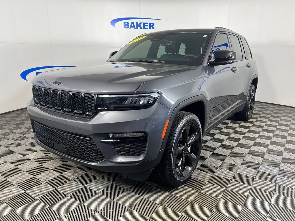 Used 2025 Jeep Grand Cherokee Limited 4x4 SUV
