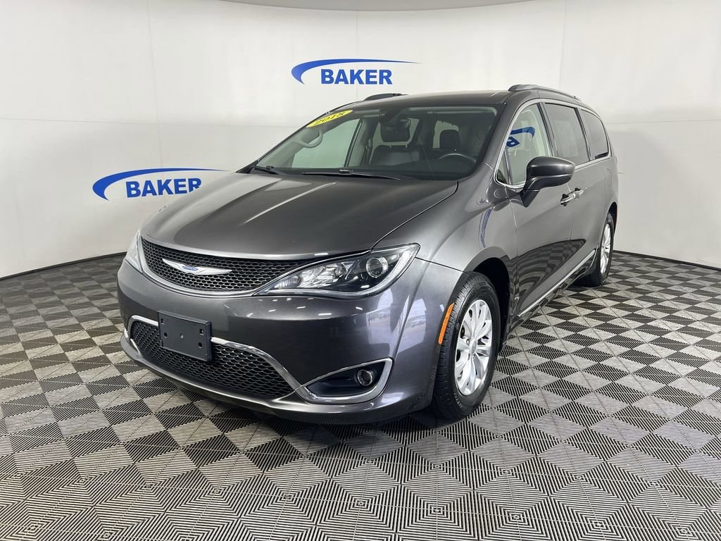 2018 Chrysler Pacifica Touring L's photo