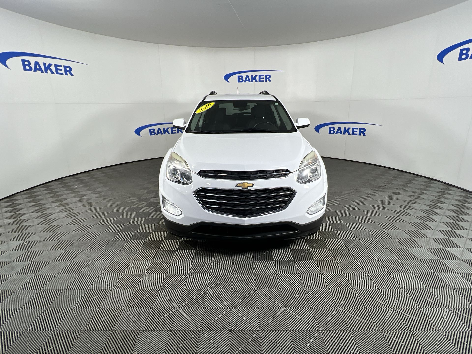 2016 Chevrolet Equinox LT photo 2