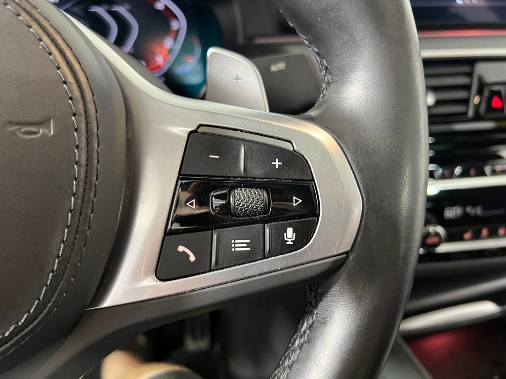 2023 BMW 5 Series M550i - Photo 23