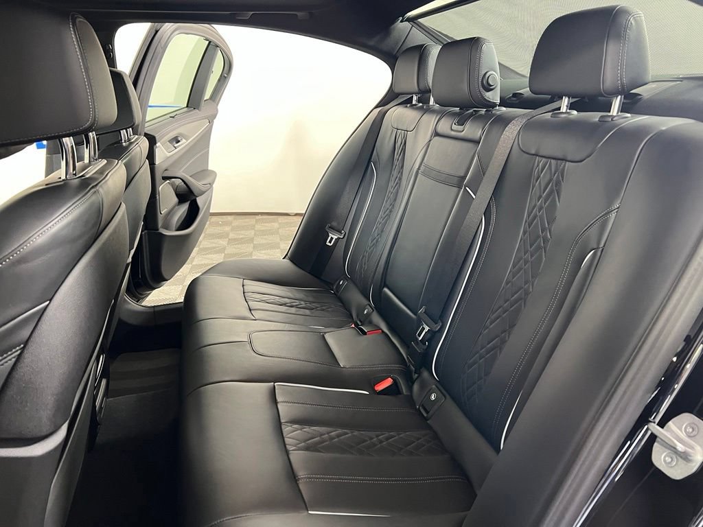 2023 BMW 5 Series M550i - Photo 15