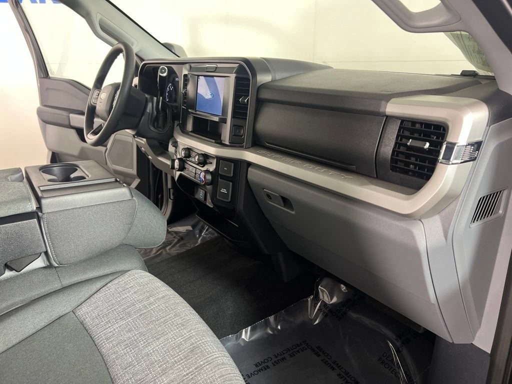 2025 Ford F-350 Super Duty XLT - Photo 10