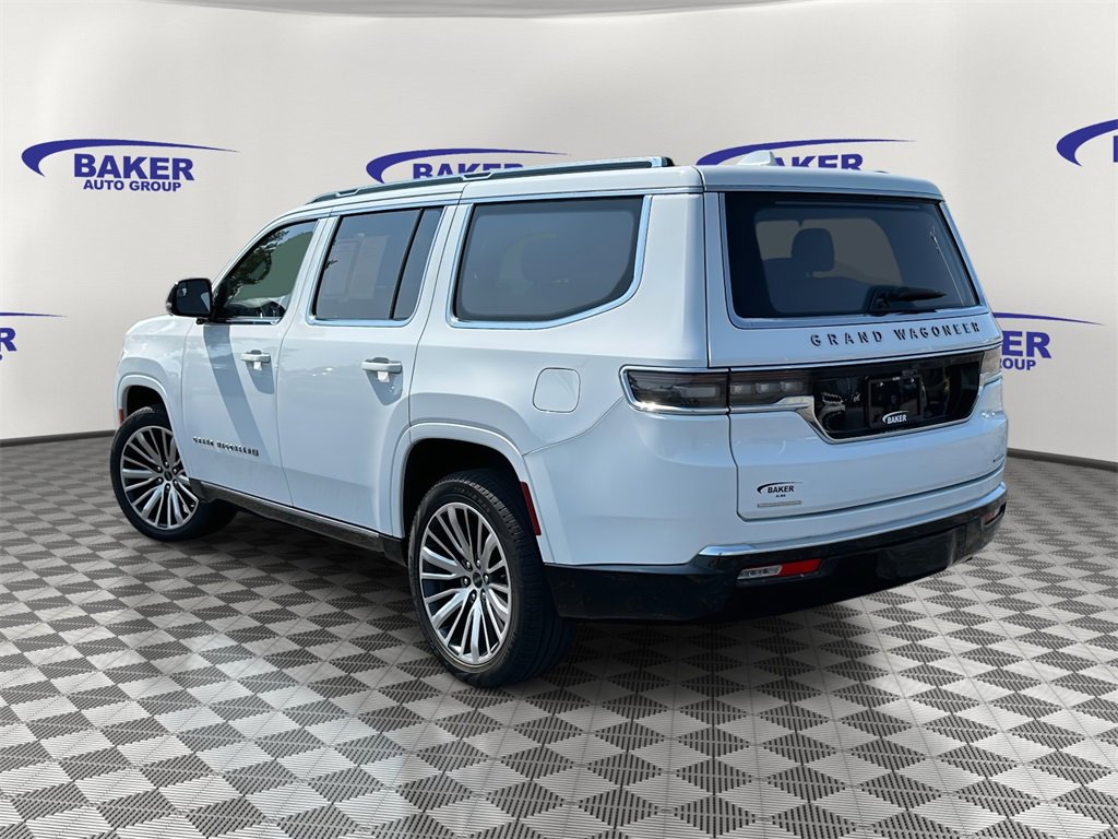 2023 Jeep Grand Wagoneer III photo 3