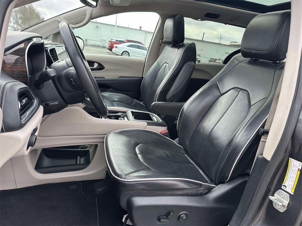 Used 2023 Chrysler Pacifica Limited