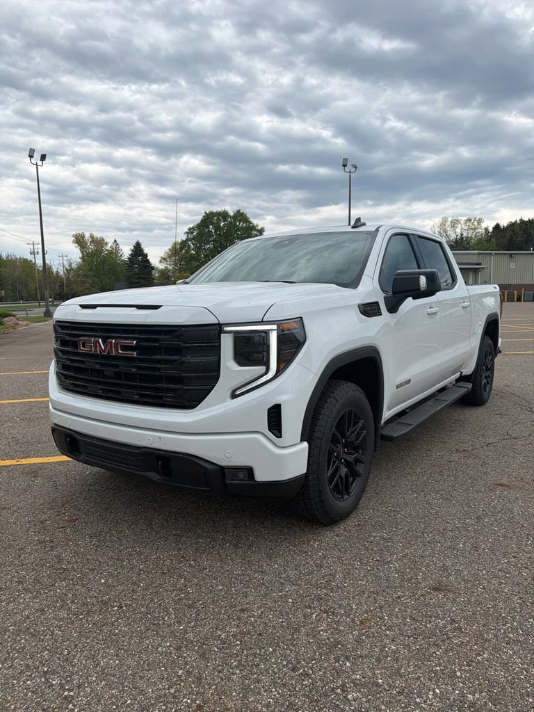 2026 GMC Sierra 4WD Crew Cab Short Box Elevation's photo