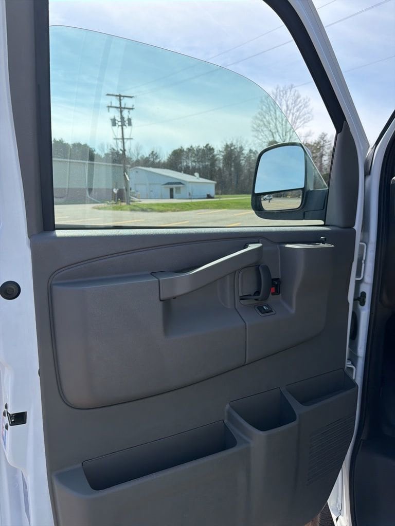 2025 Chevrolet Express Cargo Work Van - Photo 17