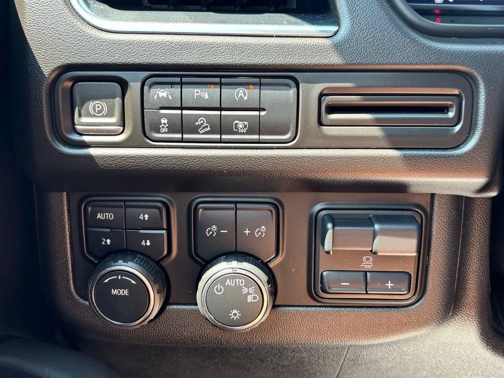 2024 Chevrolet Suburban Z71 - Photo 10