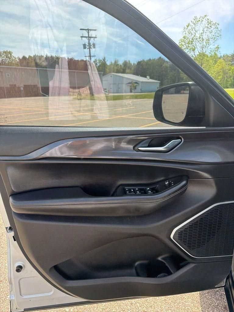 2022 Jeep Grand Cherokee L Laredo - Photo 11