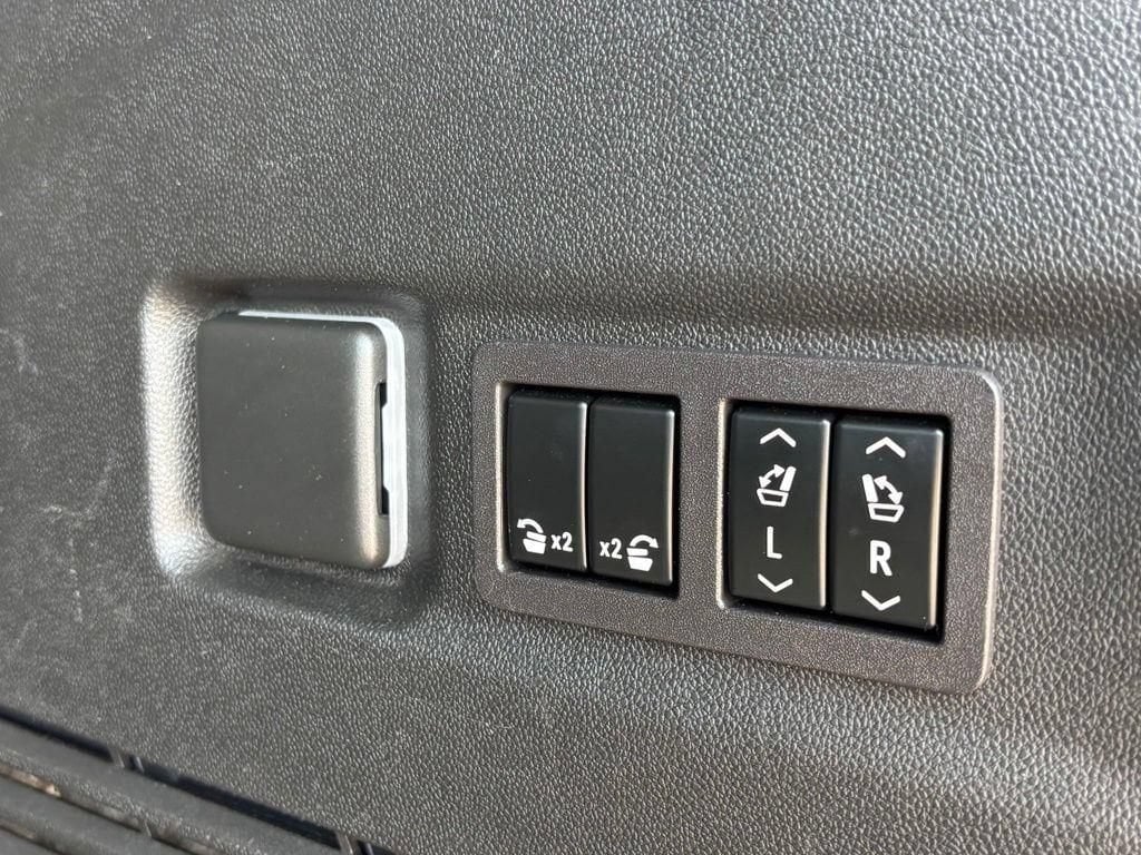 2024 Chevrolet Suburban Z71 - Photo 37