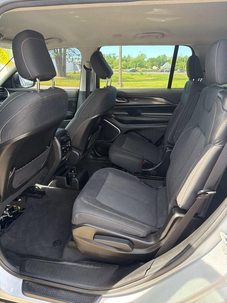 2022 Jeep Grand Cherokee L Laredo - Photo 18