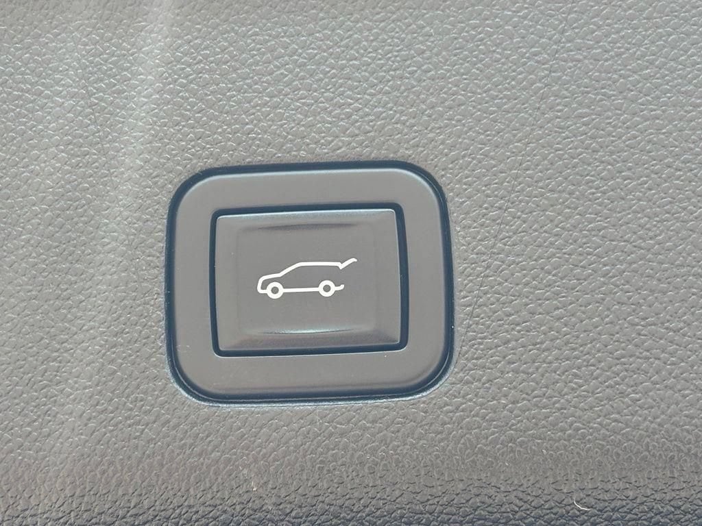 2024 Chevrolet Suburban Z71 - Photo 38