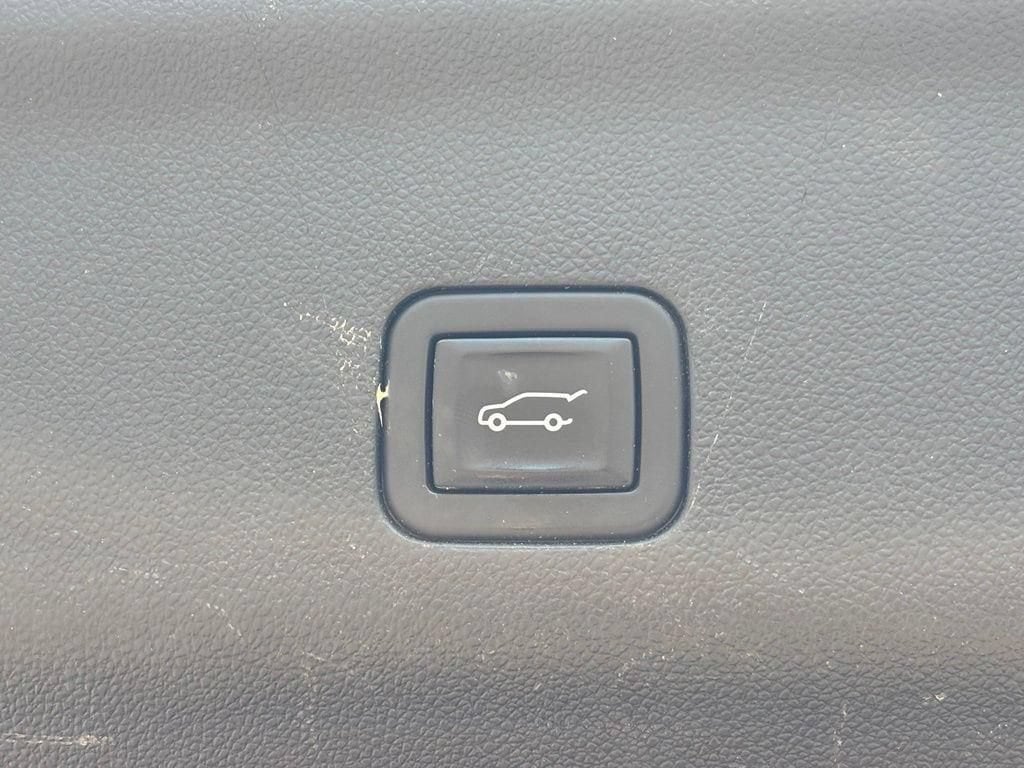 2023 Chevrolet Suburban Z71 - Photo 39