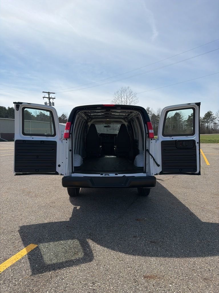 2025 Chevrolet Express Cargo Work Van - Photo 11