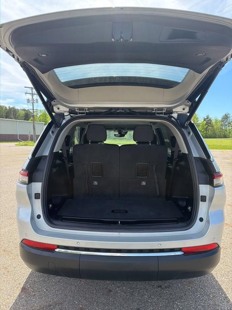 2022 Jeep Grand Cherokee L Laredo - Photo 19