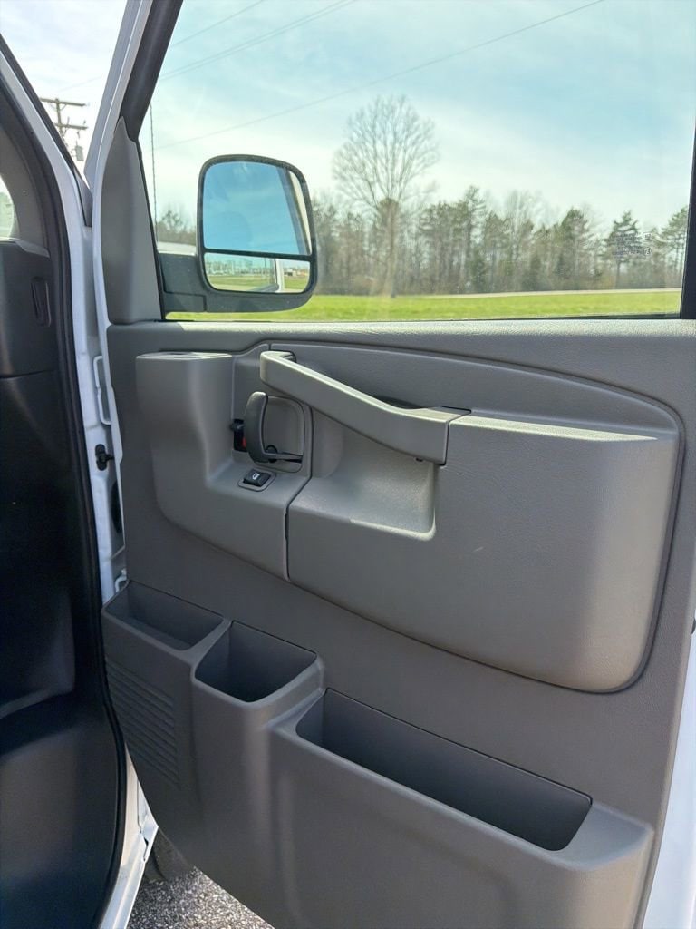 2025 Chevrolet Express Cargo Work Van - Photo 15