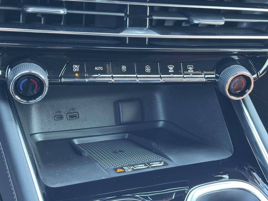 2027 Chevrolet Traverse Z71 - Photo 19