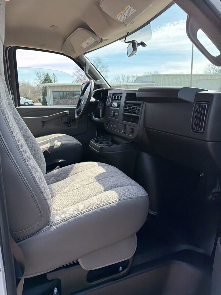 2025 Chevrolet Express Cargo Work Van - Photo 16
