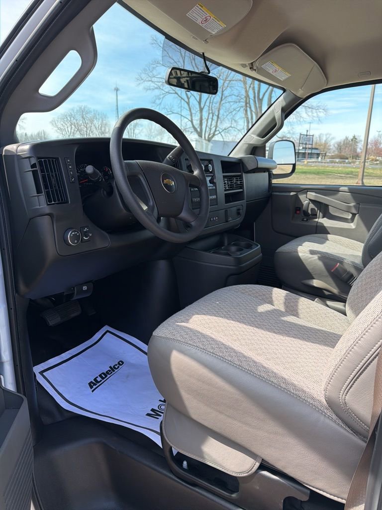 2025 Chevrolet Express Cargo Work Van - Photo 18