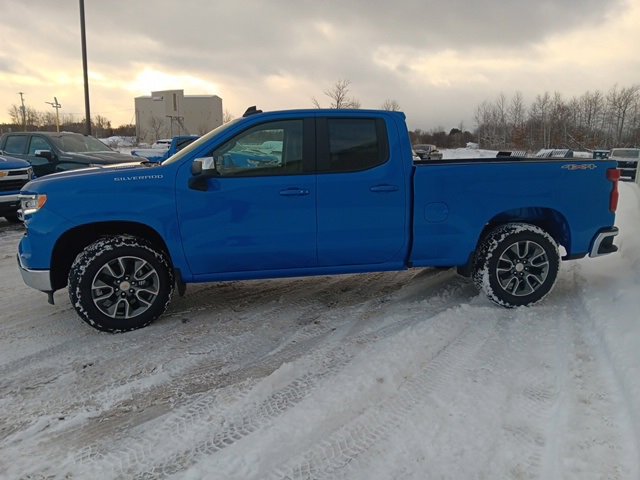 2025 Chevrolet Silverado 1500 LT photo 4
