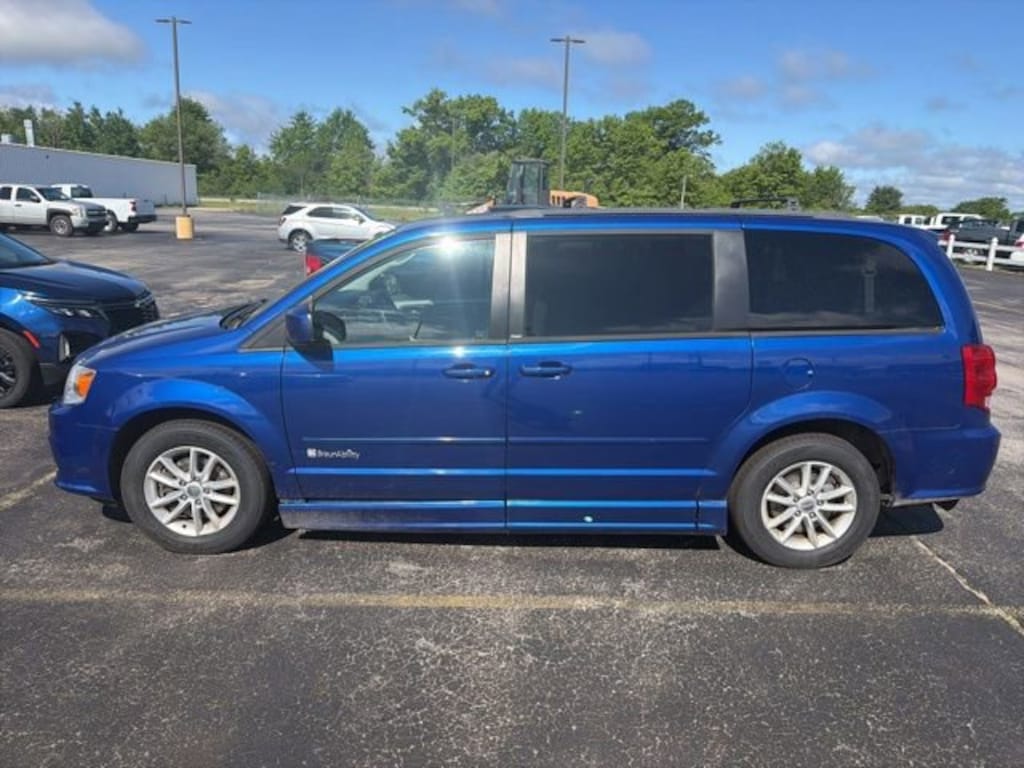 Used 2013 Dodge Grand Caravan SXT Van