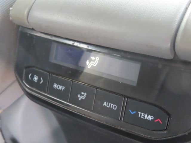 2021 Toyota Highlander L - Photo 25