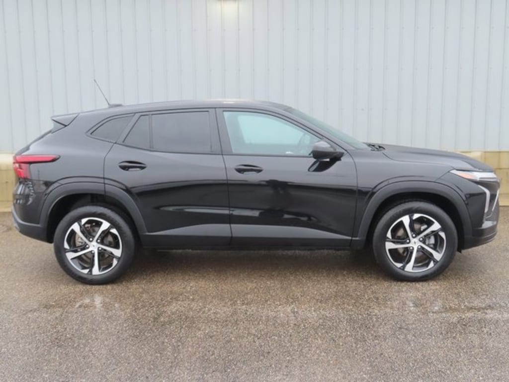 Used 2024 Chevrolet Trax 1RS SUV