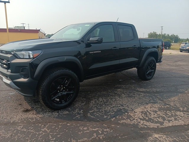 2025 Chevrolet Colorado Trail Boss photo 3