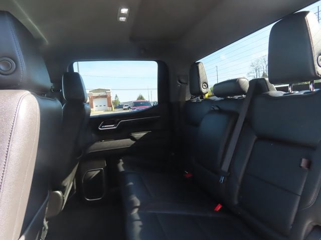 2025 GMC Sierra 1500 SLT - Photo 23
