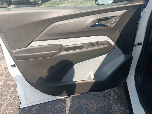 2027 Chevrolet Bolt LT - Photo 19