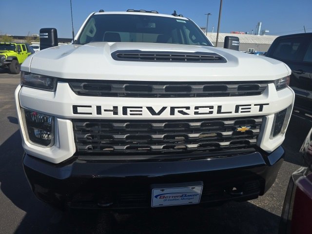 2021 Chevrolet Silverado 2500HD Custom photo 2