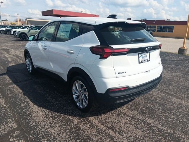 2027 Chevrolet Bolt LT - Photo 7