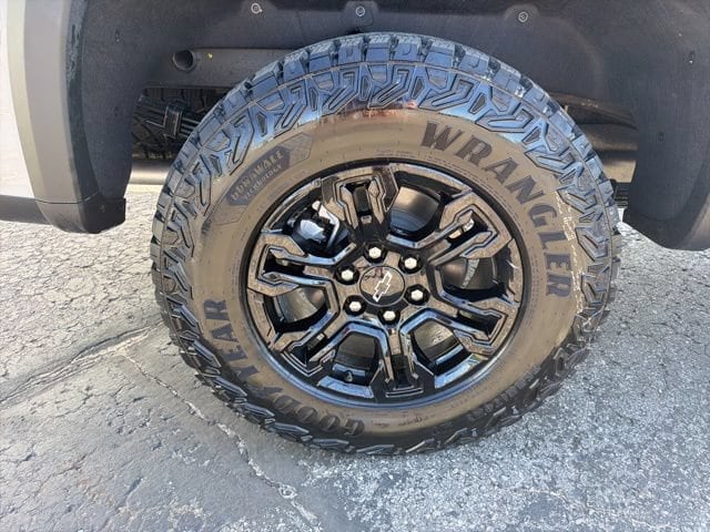 2026 Chevrolet Silverado 1500 ZR2 - Photo 15