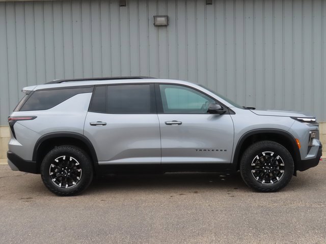 2024 Chevrolet Traverse Z71 photo 2