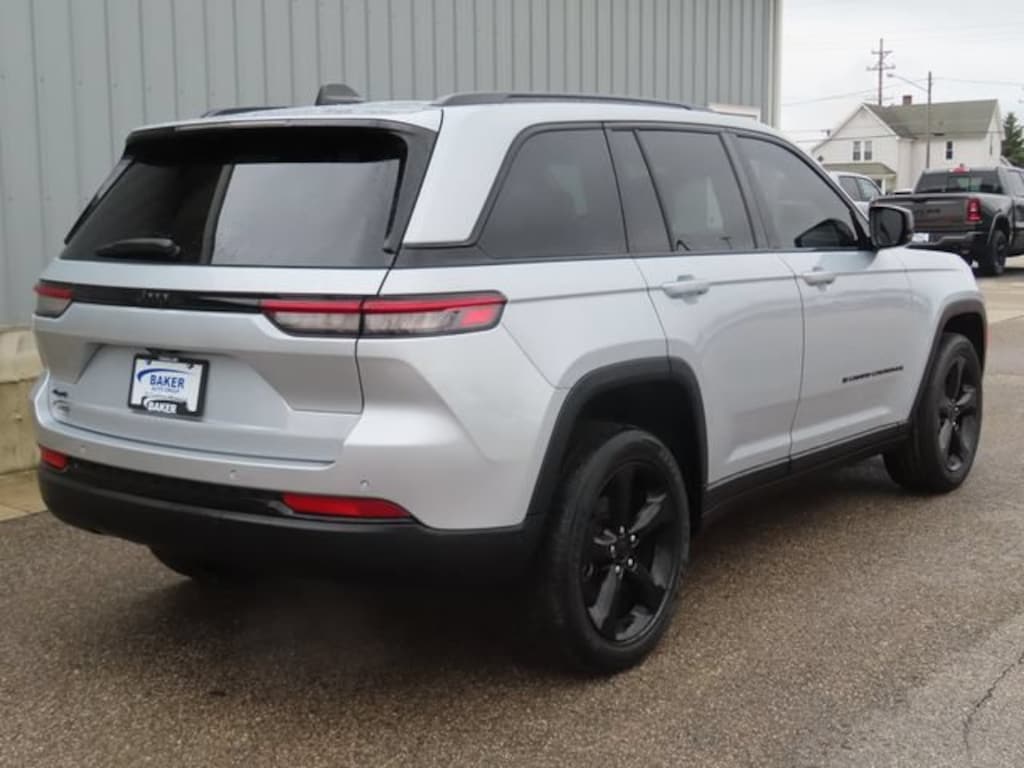 Used 2023 Jeep Grand Cherokee Altitude 4x4 SUV
