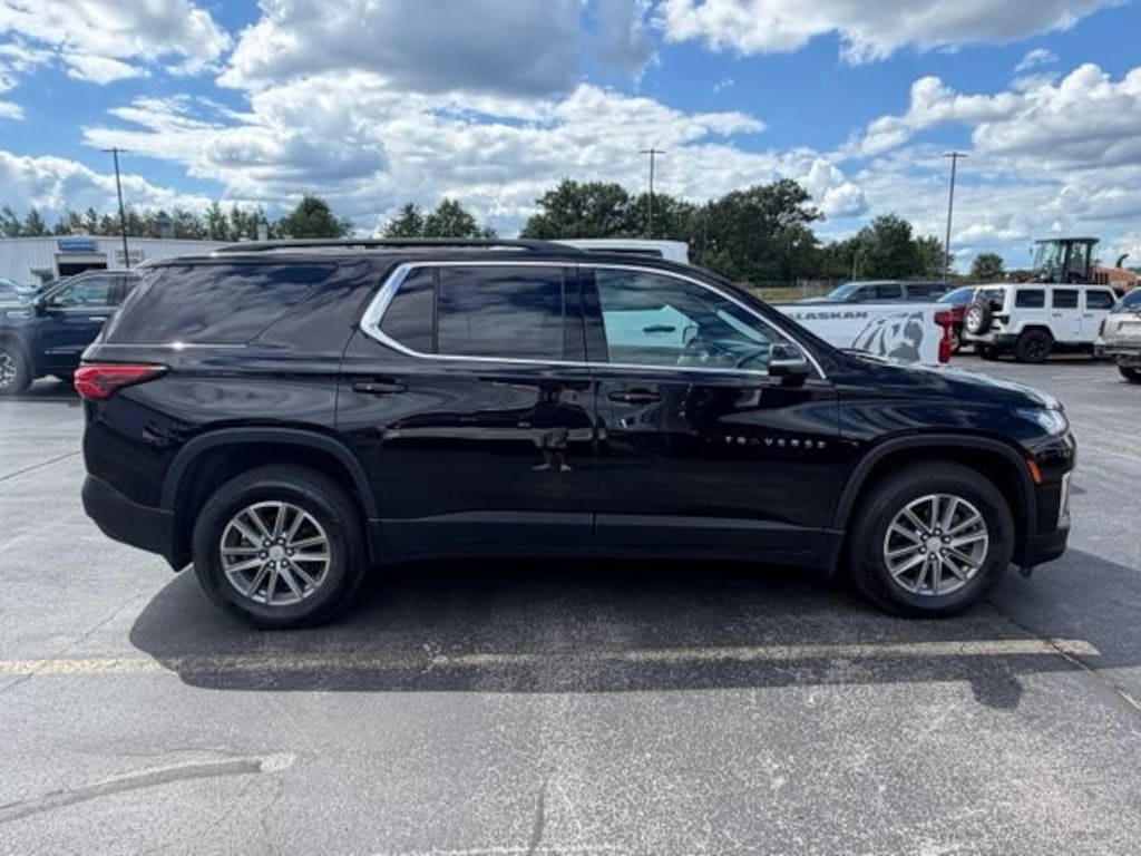 Used 2023 Chevrolet Traverse LT Cloth SUV