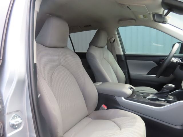 2021 Toyota Highlander L - Photo 23