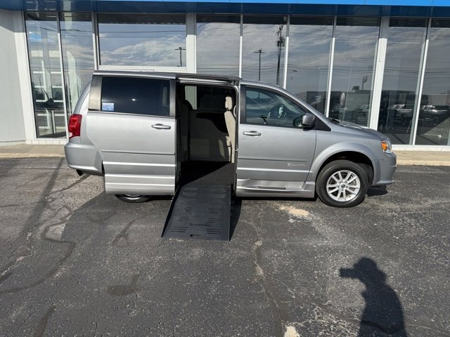 2016 Dodge Grand Caravan SXT photo 4