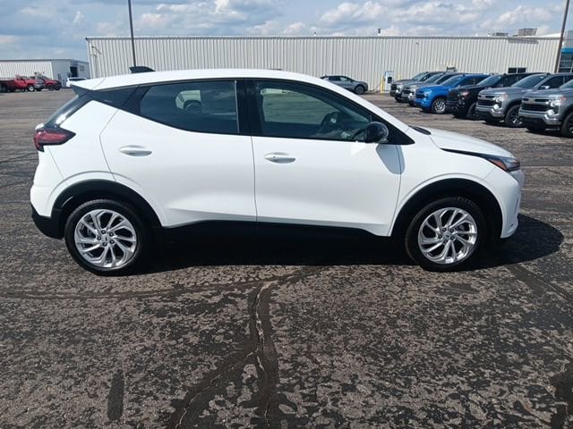 2027 Chevrolet Bolt LT - Photo 10