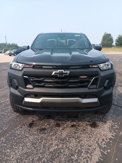 2025 Chevrolet Colorado Trail Boss photo 2
