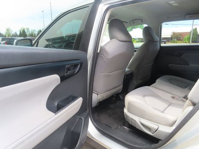 2021 Toyota Highlander L - Photo 18