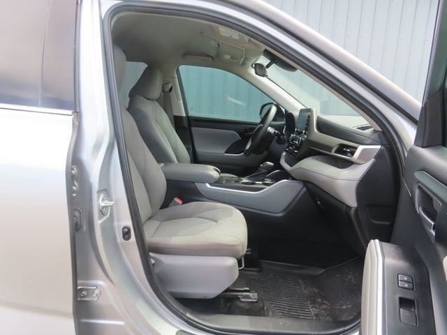 2021 Toyota Highlander L - Photo 22