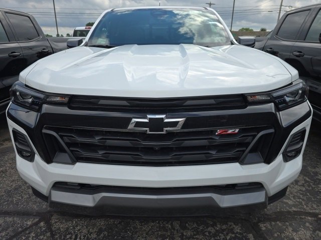 2025 Chevrolet Colorado Z71 photo 2