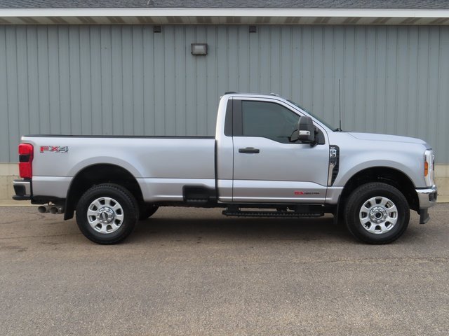 2024 Ford F-350 XLT photo 2