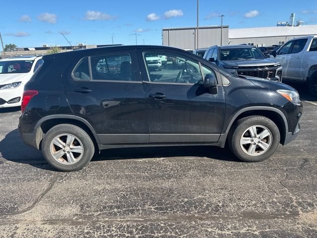 Used 2017 Chevrolet Trax LS with VIN 3GNCJNSB1HL212790 for sale in Cadillac, MI
