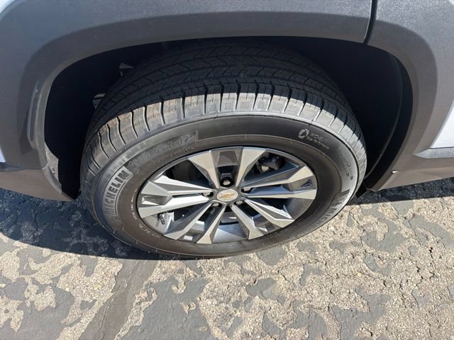 2027 Chevrolet Equinox LT - Photo 8