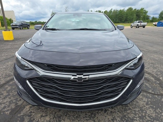2025 Chevrolet Malibu 1LT photo 2