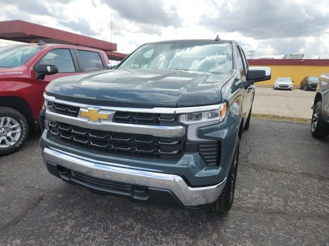 2025 Chevrolet Silverado 1500 LT photo 2