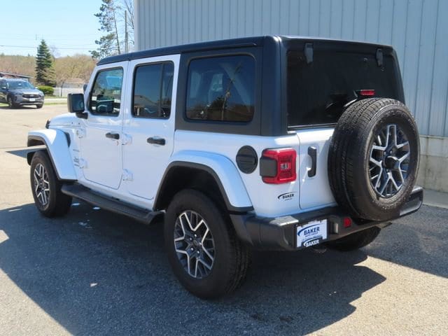 2024 Jeep Wrangler 4-Door Sahara - Photo 9